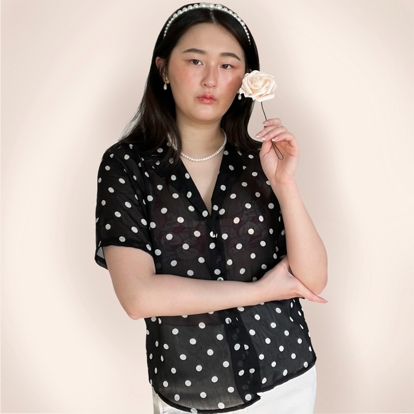 Vintage polkadot black and white short sleeve blouse. - Picture 3 of 4